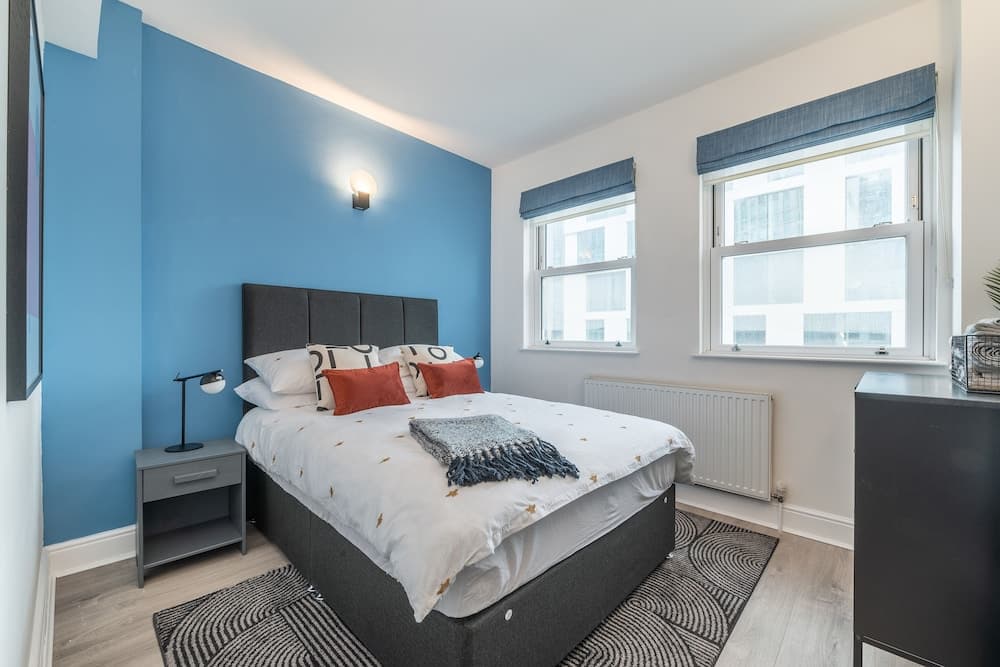 140 Minories