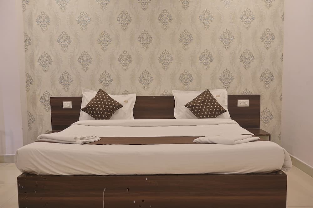 HOTEL GOLDEN TREE