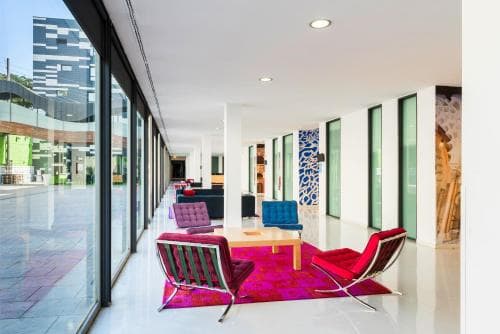 Zentral Ave Hotel
