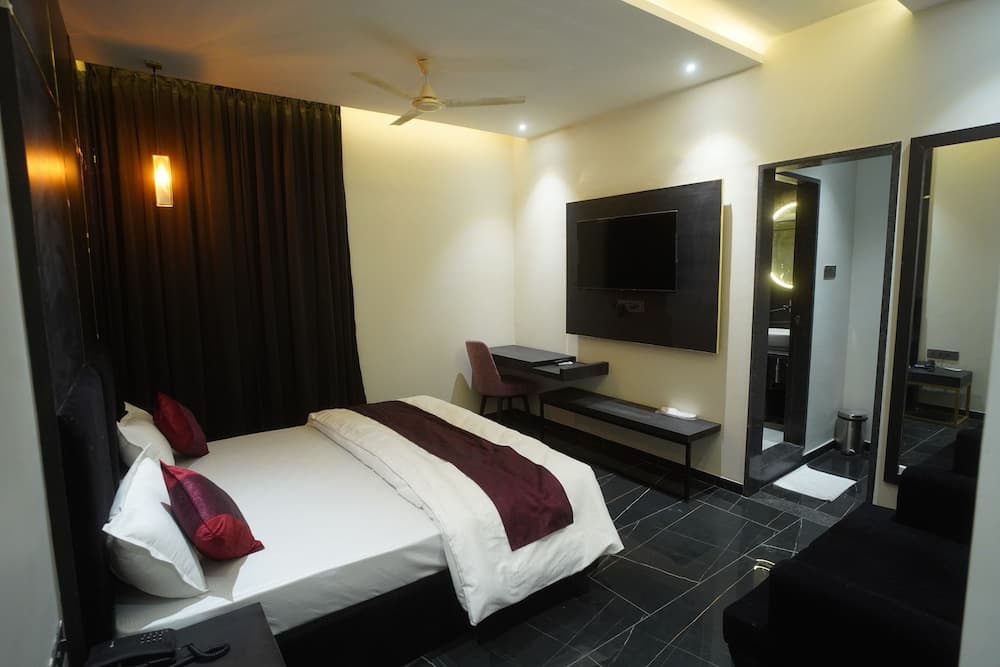 Hotel Lunar Stays
