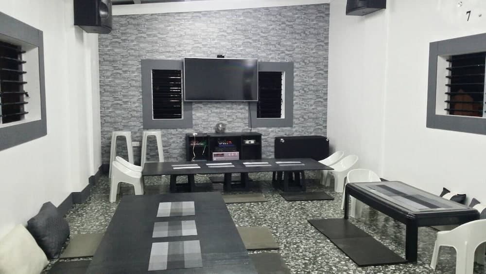 ERVORUTO HOSTEL 23 Makati