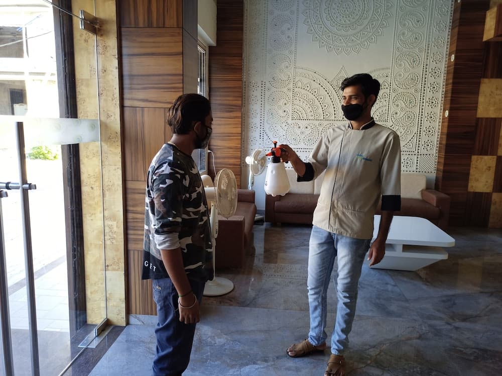 Hotel Devkinandan