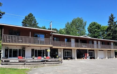 Lakeshore Motel