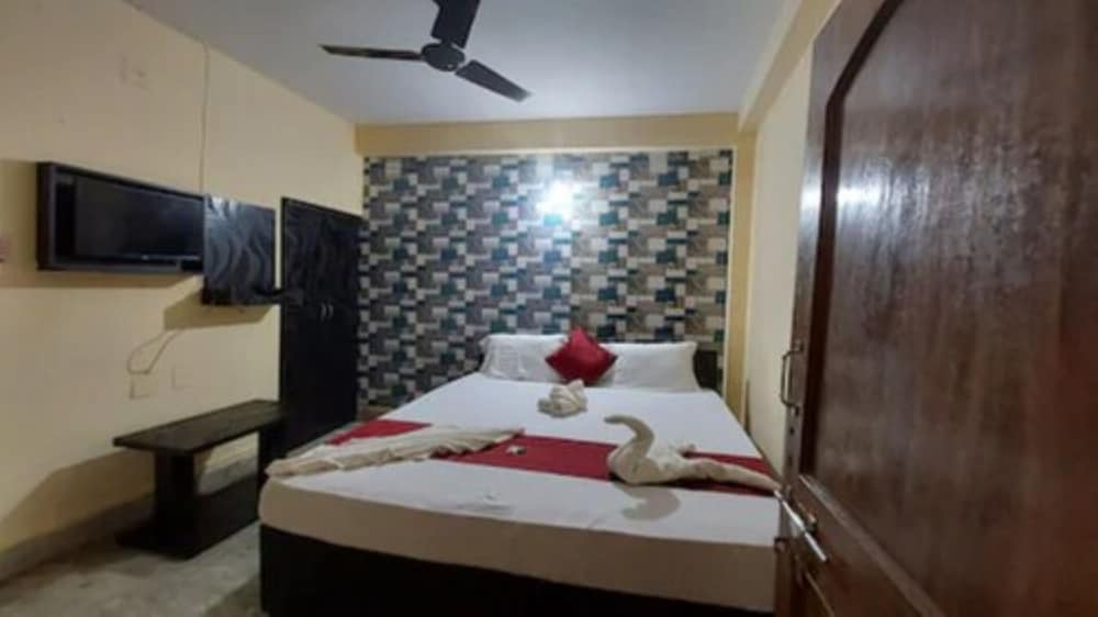 Goroomgo Ashok Royal Puri