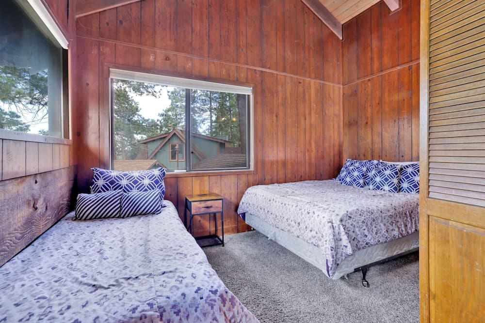 Lakeview fishing house #121