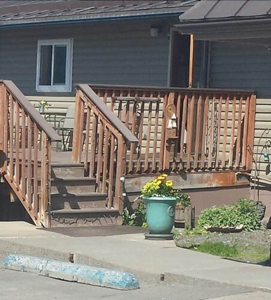 Beluga Lake Lodge