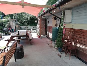 Edens Yard Backpackers