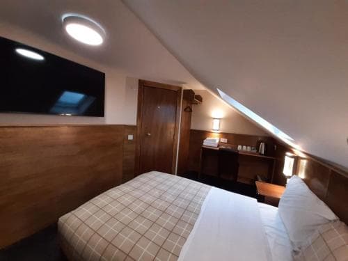 Adelphi Hotel