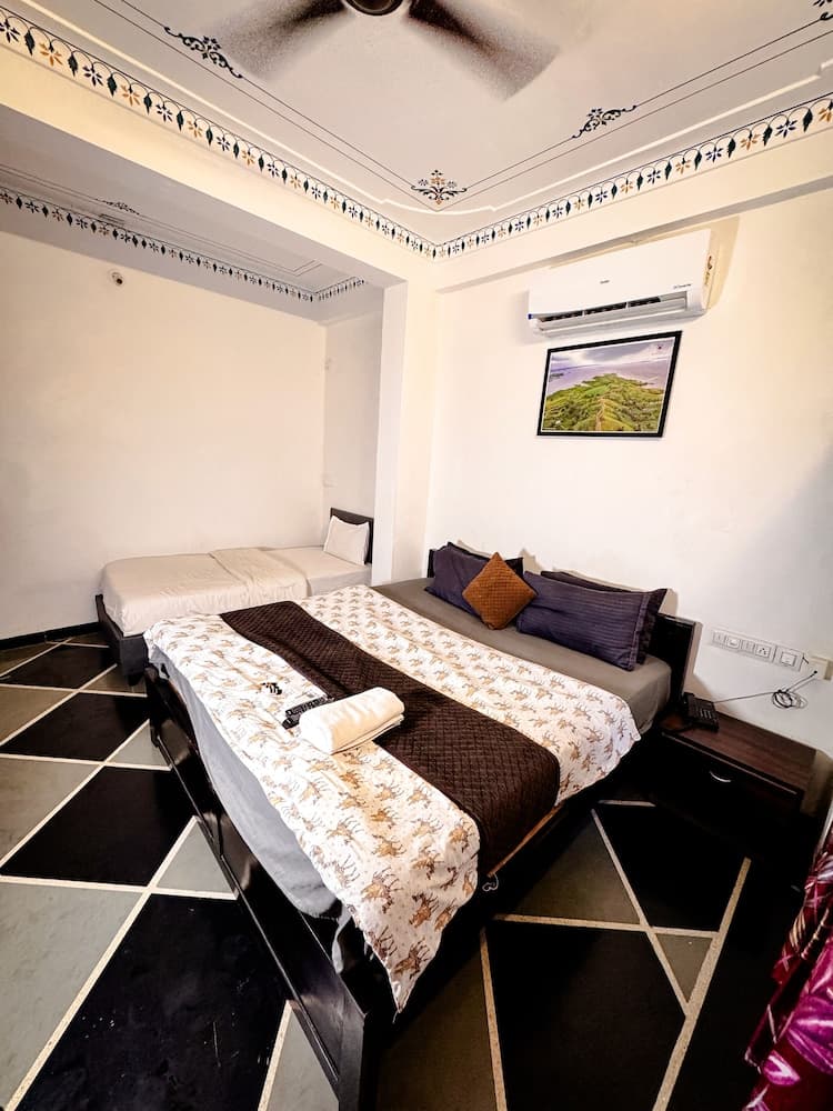 Hotel Kanak Niwas