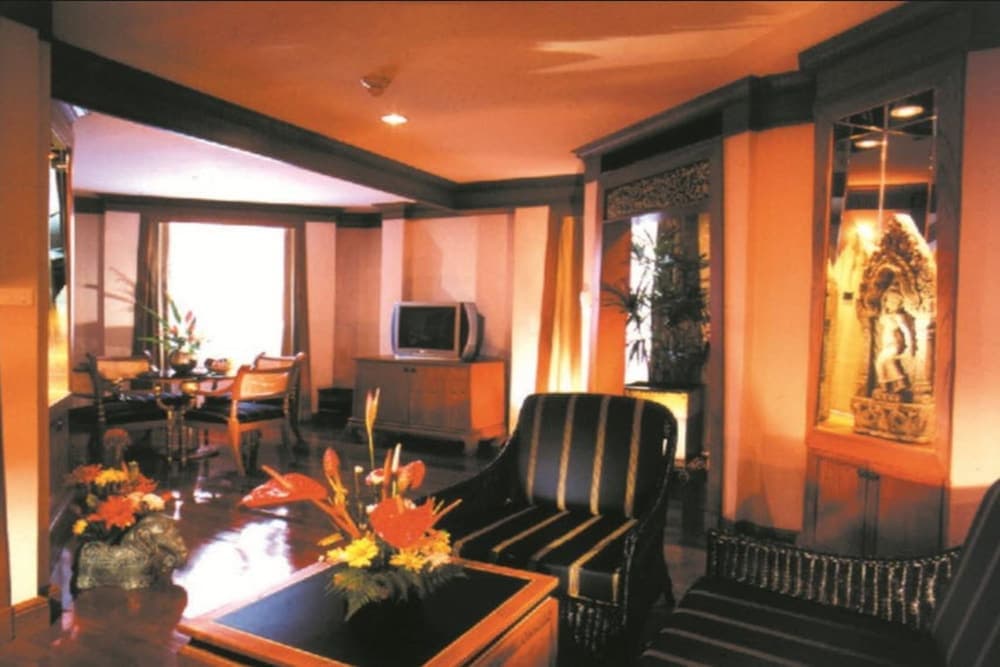 Pavilion Queens Bay