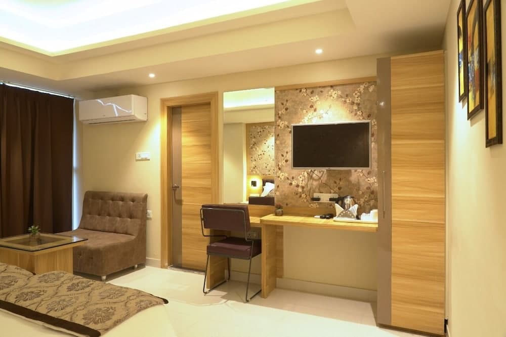 Click Hotel Capital House