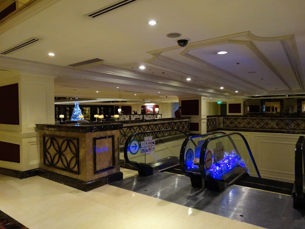 Maxims Hotel