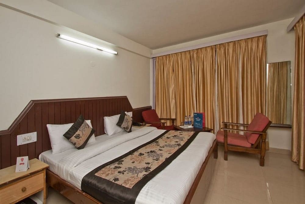 Goroomgo Elena Aastha Regency Manali
