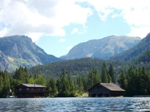 Western Riviera Lakeside Lodging