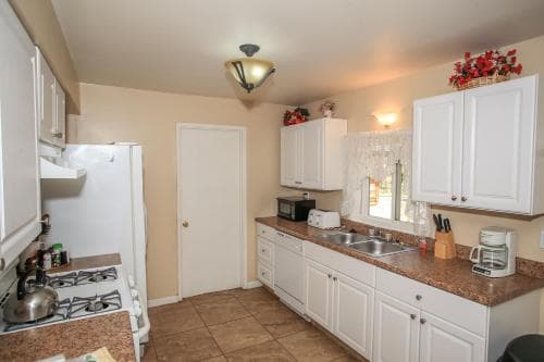 Mountain Fever - Offers a Foosball Table and Barbecue Grill and a large back deck!