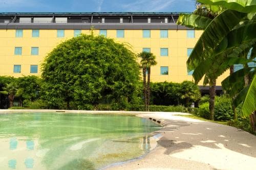 Royal Garden Hotel