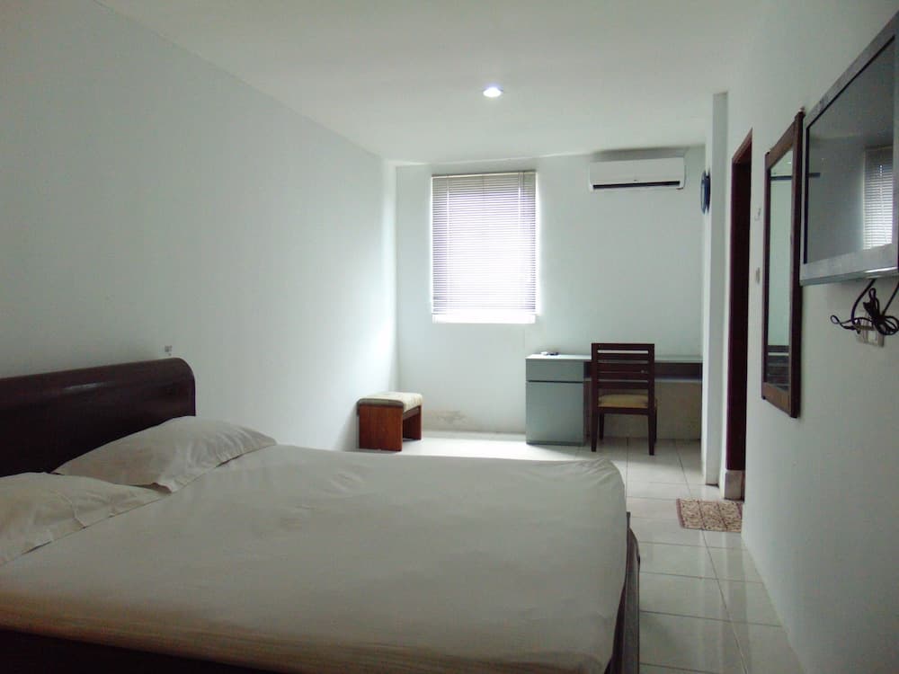 Room 868
