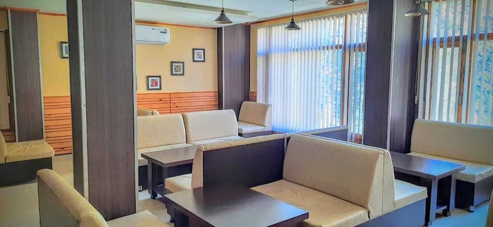 Mahesh Hotel & Restaurant