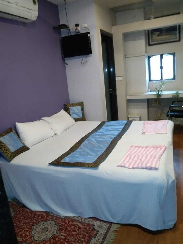 Hotel Medwin Kashi Dham