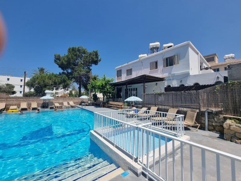 Nereus Hotel