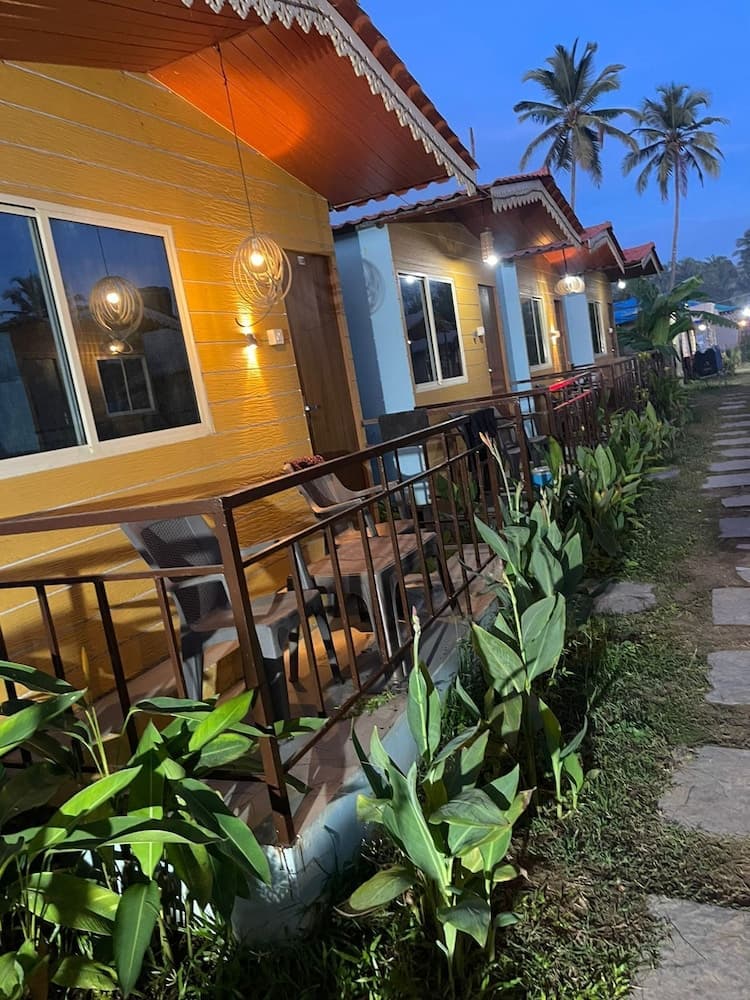 Sydney X cafe and Huts