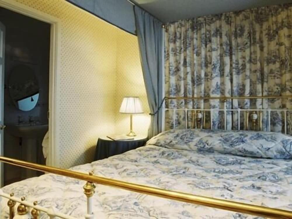 Bishopsgate House Hotel