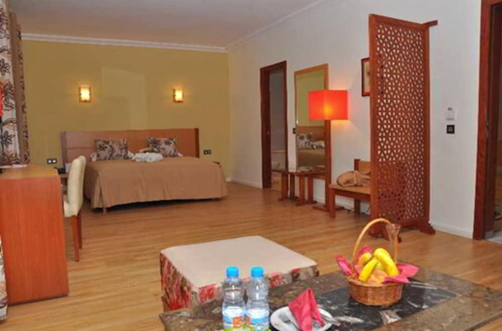 Across Hotel & Spa