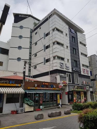 Mono Motel