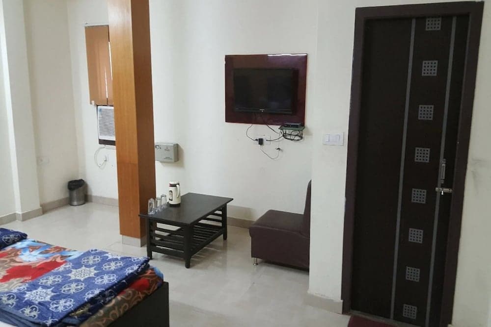 Goroomgo Alfa Charbhag Lucknow