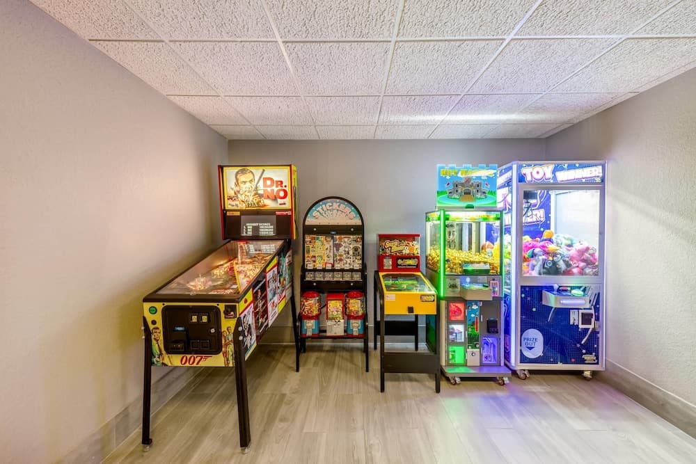 Weston Inn & Suites