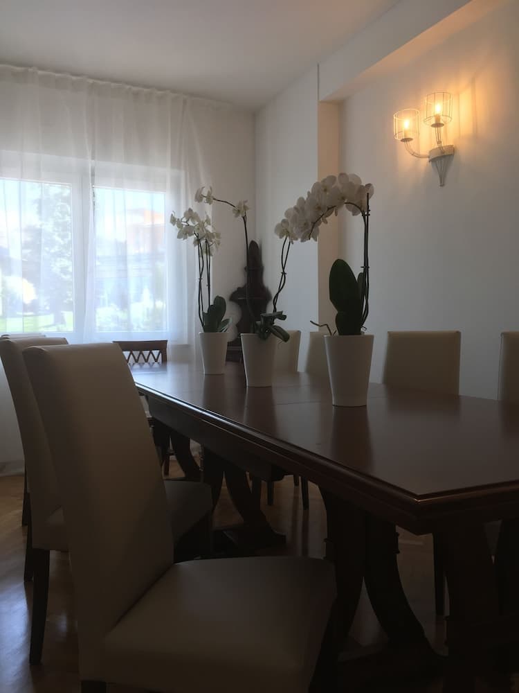 Robin Rooms