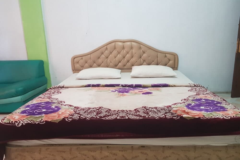 OYO 93237 Hotel Triarga