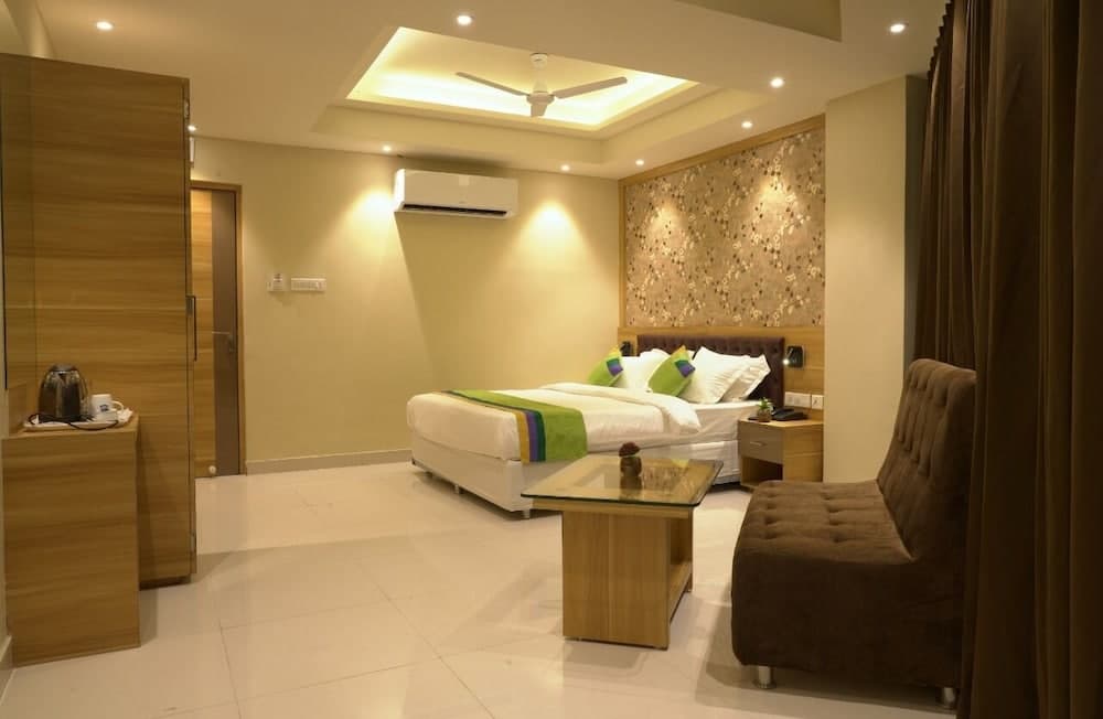 Click Hotel Capital House