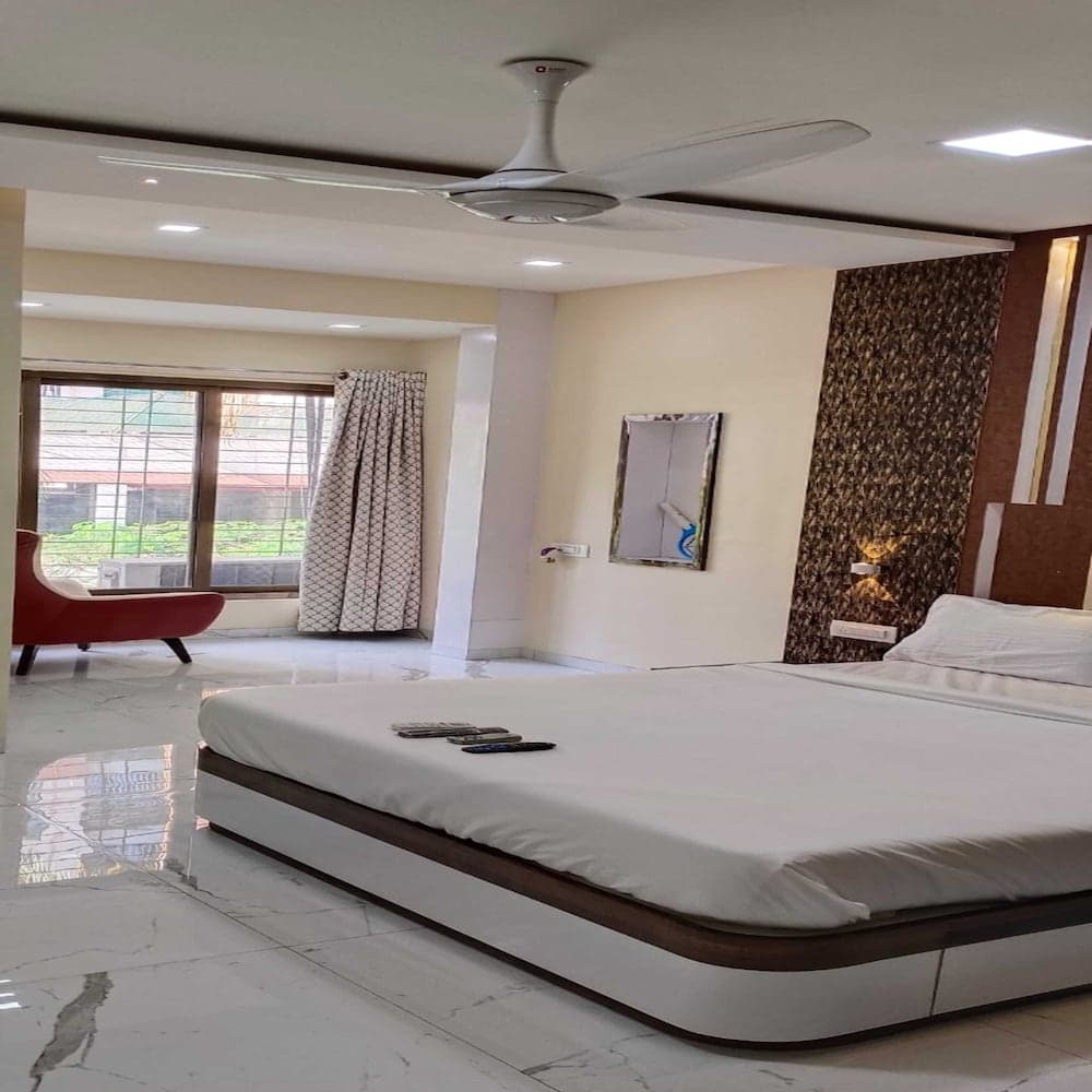 The Diplomat Villa