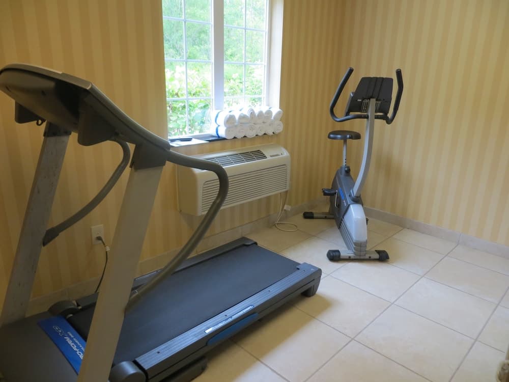 Cobblestone Inn & Suites - Brillion