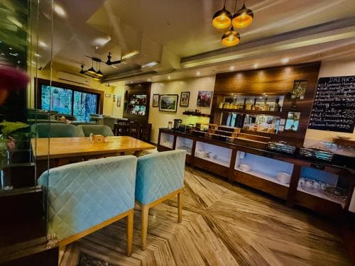 Hotel Middle Path