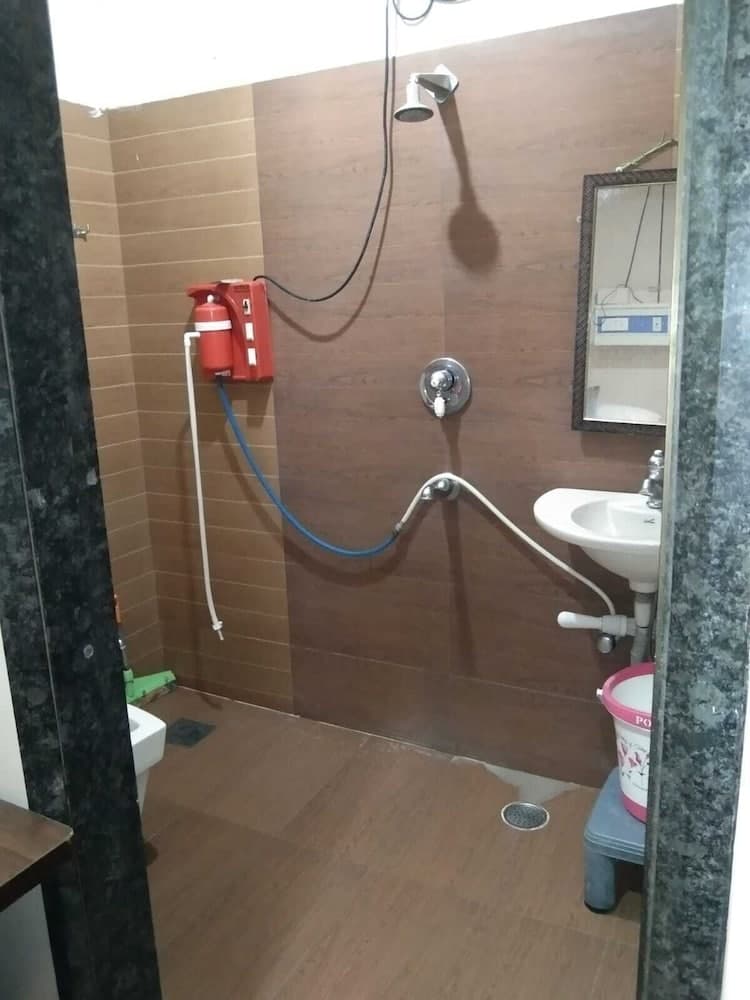 Hotel Medwin Kashi Dham