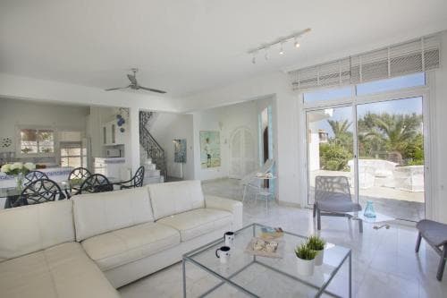 Mazeri Villa