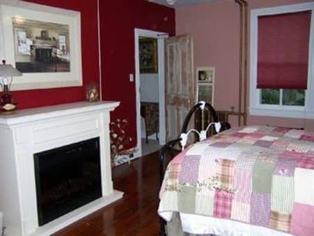 River Line Inn