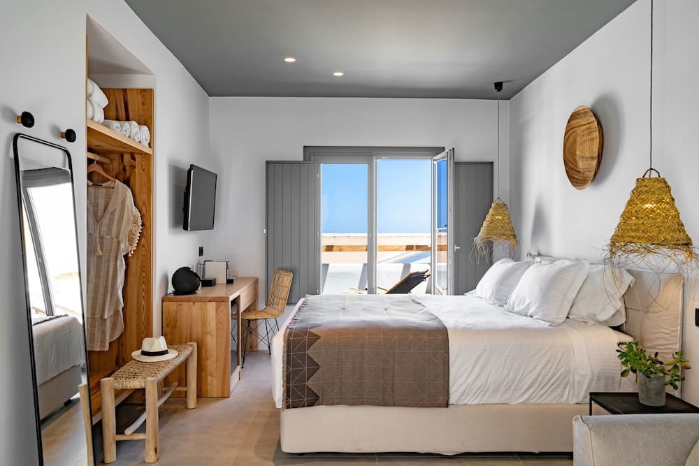 Santorini Royal Suites