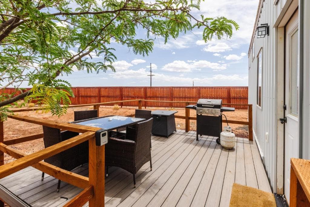Convient tiny home private deck
