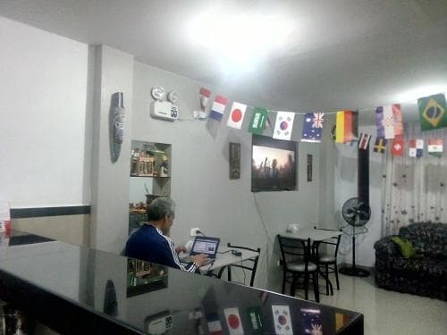 Sunset Hostel Airport