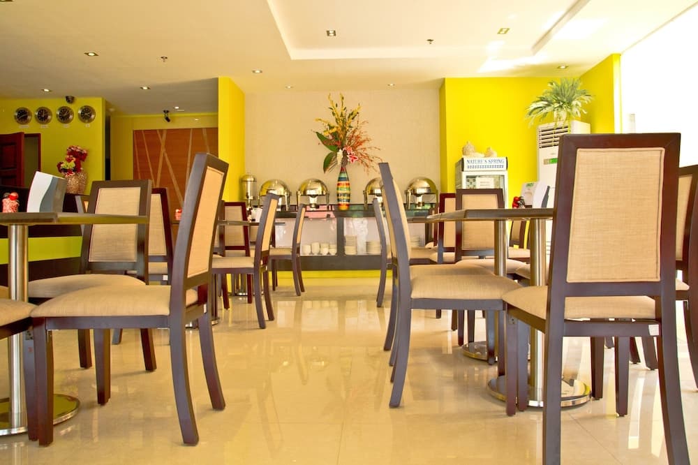 Canberry Hotel