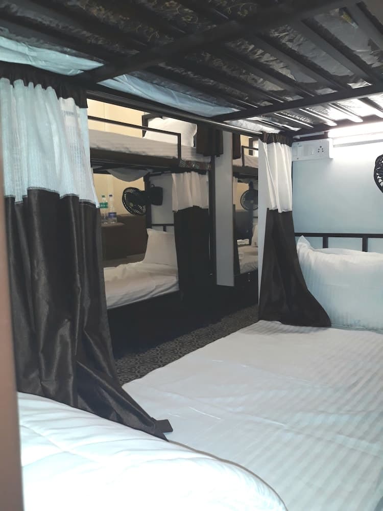 Deck 3 Airport Dormitory