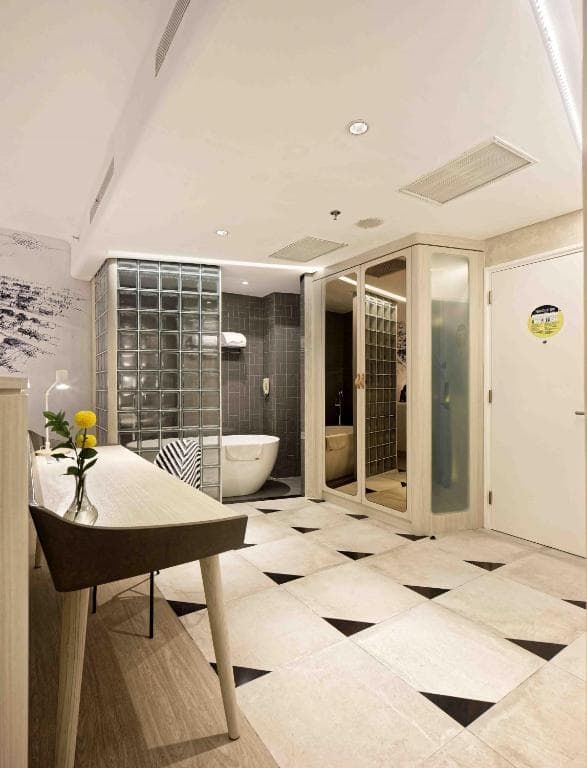 YELLO Hotel Harmoni