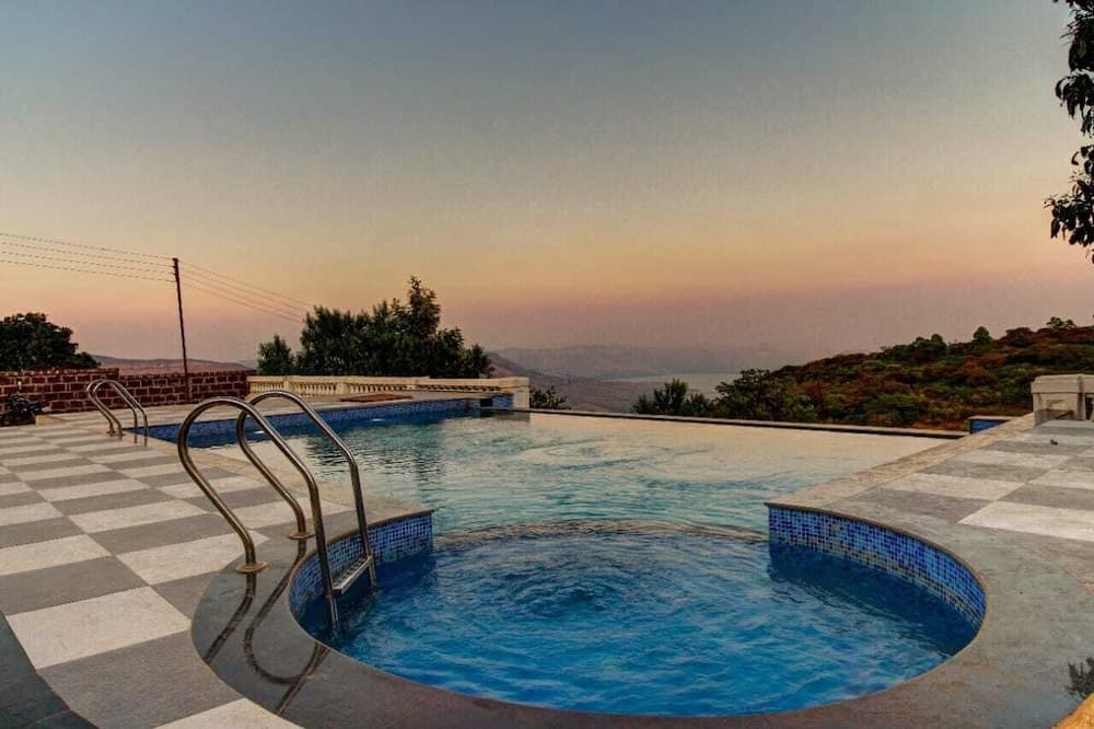 Royal Resort