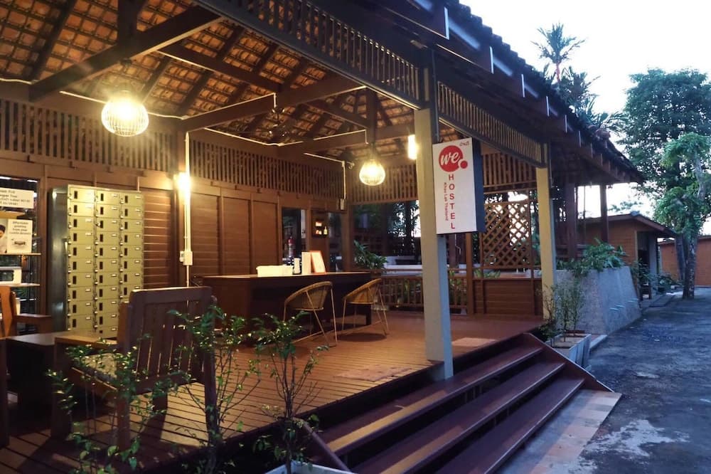 We Hostel Khaolak