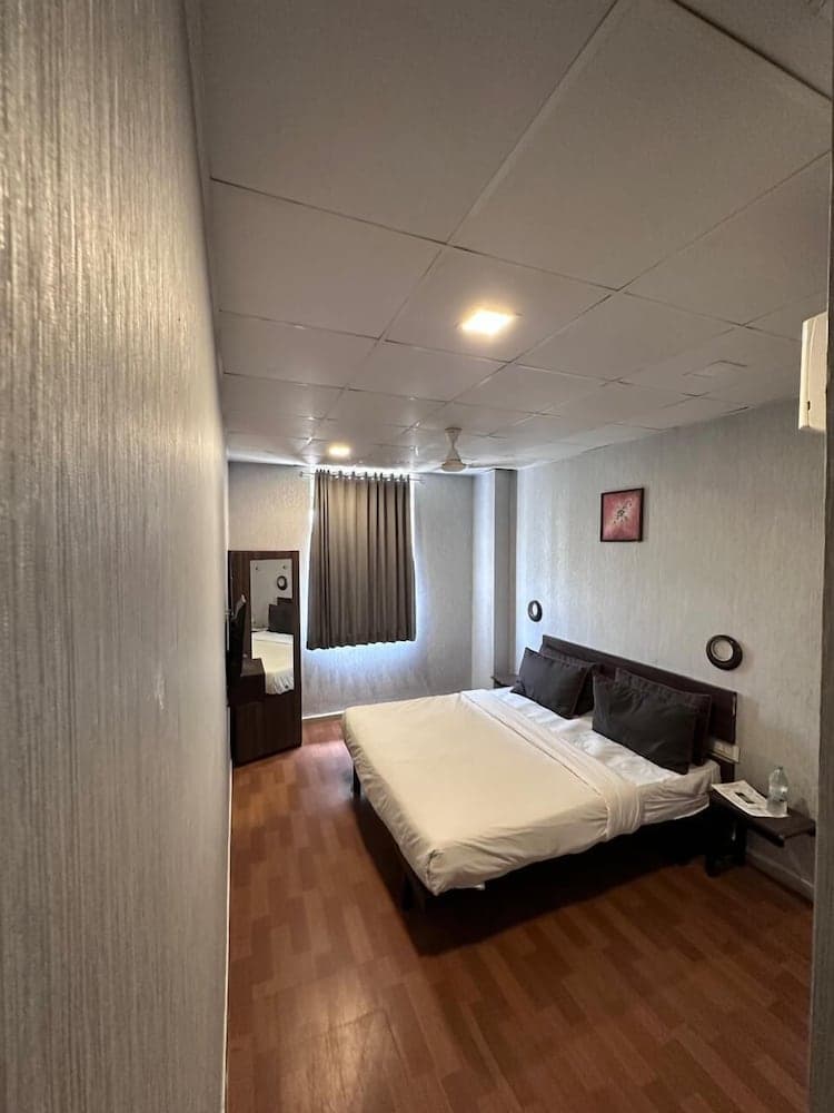 Hotel Gokul Solitaire Surat