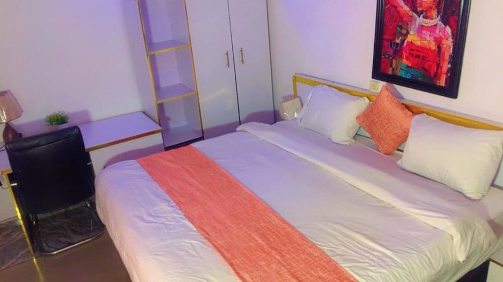 Autograph Apartment