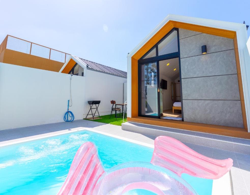 Chapter Pool Villa